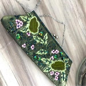 APT.g small green beaded purse 11Wx 4H